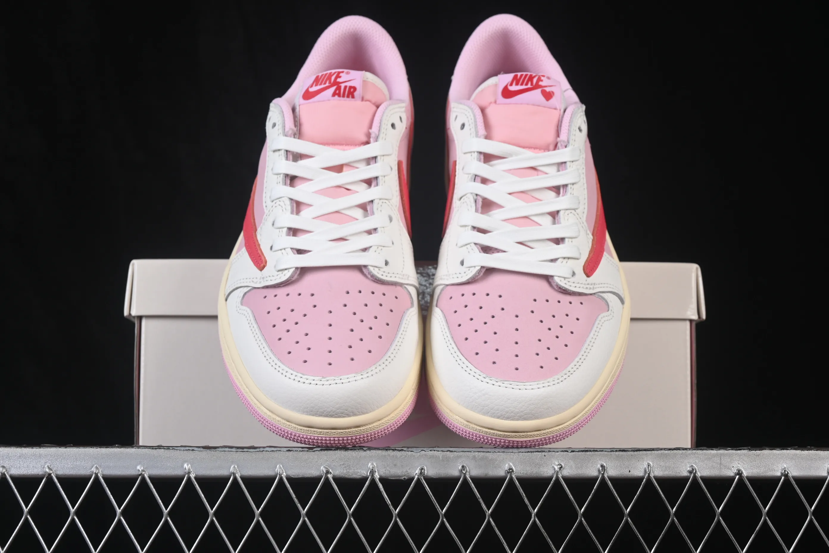 All categories Air Jordan Jordan series basketball shoes Air Jordan 1 Low LJR version Travis Scott x Air Jordan 1 Low OG AJ1 Joe 1 joint undercut IQ7604-101